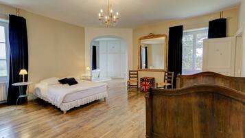 12 chambres, fer et planche Ă repasser, Wi-Fi, draps fournis