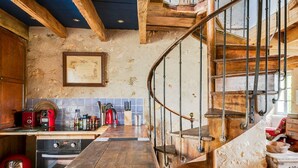 A rustic kitchen with a wooden counter, a red vintage radio, and a tiled backsplash. - The Secret Hamlet - Eleven Bedroom Castle, Sleeps 24 (Ingrandes)