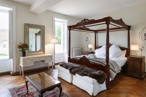 9 chambres, fer et planche à repasser, accès Internet, draps fournis