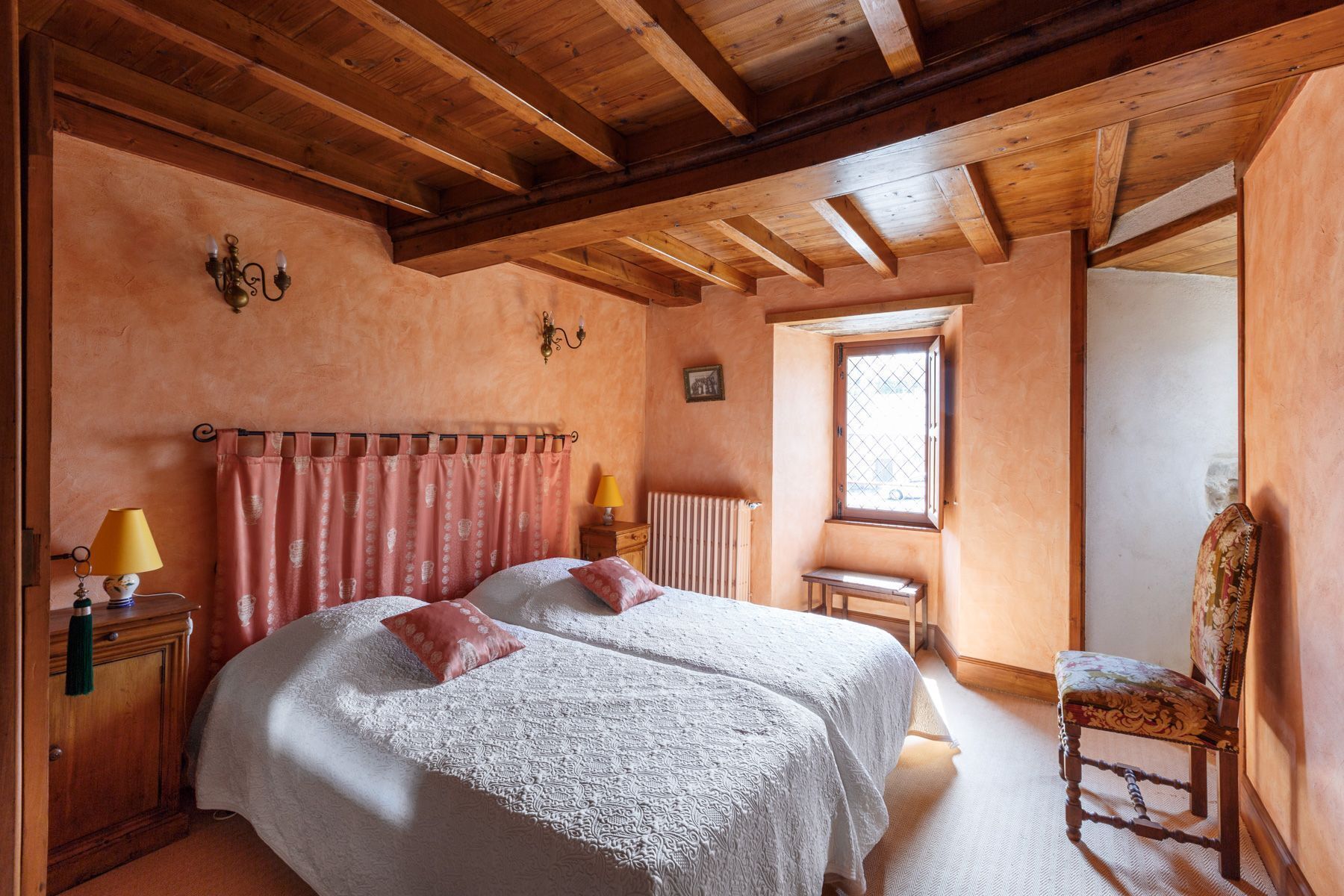 4 chambres, bureau, fer et planche à repasser, accès Internet