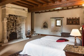 4 chambres, bureau, fer et planche à repasser, accès à Internet