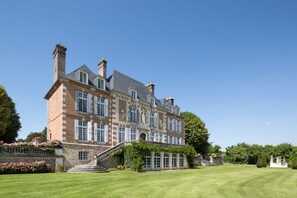 Exterior - Domaine Du Pont: Entire Estate (Saint-Maclou)