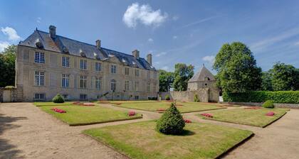 Chateau Les Douves - Eight Bedroom Castle, Sleeps 14