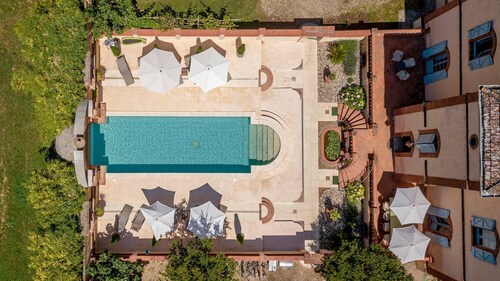 Chateau Gaillac - Ten Bedroom Castle, Sleeps 15