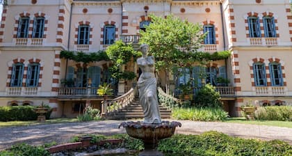 Chateau Gaillac - Ten Bedroom Castle, Sleeps 20