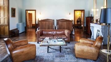 电视、壁炉、乒乓球、办公室