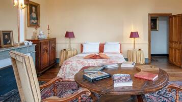 11 多间卧室、熨斗/熨衣板、上网接入、床单