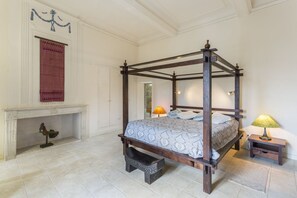 6 chambres, fer et planche à repasser, accès Internet, draps fournis