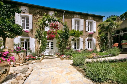 L'Oustal Des Fleurs - Four Bedroom Villa, Sleeps 8
