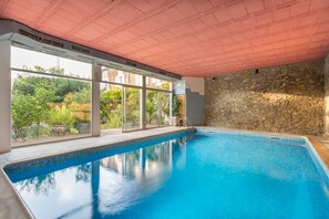 Piscine intérieure, piscine chauffée
