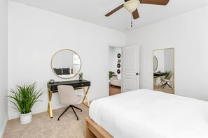 3 Schlafzimmer, Schreibtisch, Bügeleisen/Bügelbrett, kostenloses WLAN