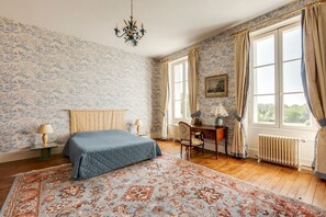 9 chambres, fer et planche à repasser, accès Internet, draps fournis