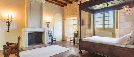 7 chambres, fer et planche à repasser, Wi-Fi, draps fournis