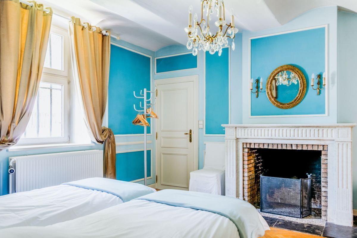 14 bedrooms, iron/ironing board, Internet, bed sheets