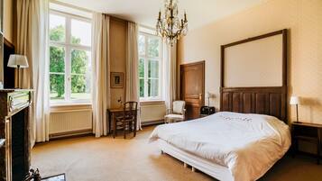 14 chambres, fer et planche Ă repasser, accĂšs Internet, draps fournis