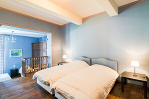 14 chambres, fer et planche à repasser, accès à Internet