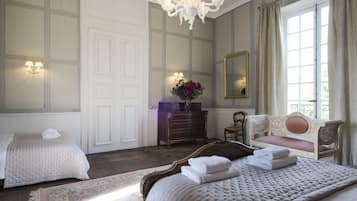 15 habitaciones, tabla de planchar con plancha, wifi y ropa de cama