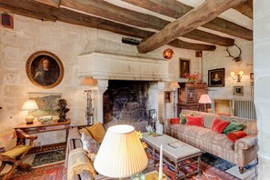 Fireplace, DVD player