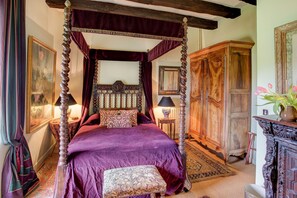 3 habitaciones, tabla de planchar con plancha y ropa de cama 