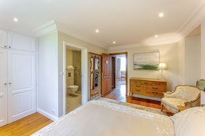 7 bedrooms, iron/ironing board, Internet, bed sheets