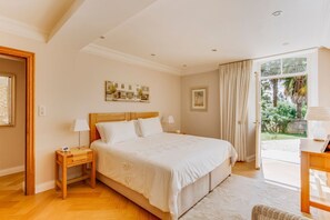 7 bedrooms, iron/ironing board, Internet, bed sheets