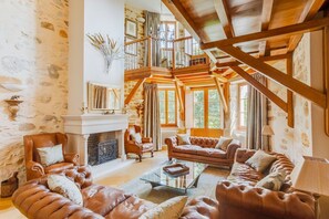 Flat-screen TV, fireplace, DVD player, ping pong