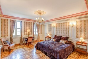 7 chambres, fer et planche à repasser, accès Internet, draps fournis