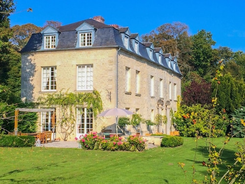 Chateau De Garmeaux - Eight Bedroom Castle, Sleeps 17
