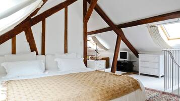 8 間睡房、書桌、熨斗/熨衫板、上網