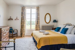 6 habitaciones, tabla de planchar con plancha, internet y ropa de cama 