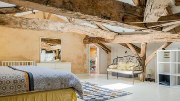 6 makuuhuonetta, silitysrauta/-lauta, internet, vuodevaatteet