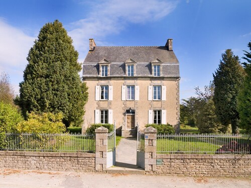 Maison Meneac - Four Bedroom Villa, Sleeps 8