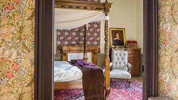 4 slaapkamers, een strijkplank/strijkijzer, internet, beddengoed