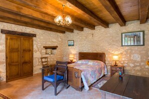 4 chambres, fer et planche à repasser, accès Internet, draps fournis