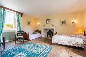 4 Schlafzimmer, BĂŒgeleisen/BĂŒgelbrett, Internetzugang, BettwĂ€sche