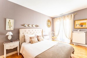 3 chambres, fer et planche à repasser, Wi-Fi, draps fournis