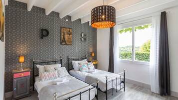 4 chambres, fer et planche Ă repasser, Wi-Fi, draps fournis