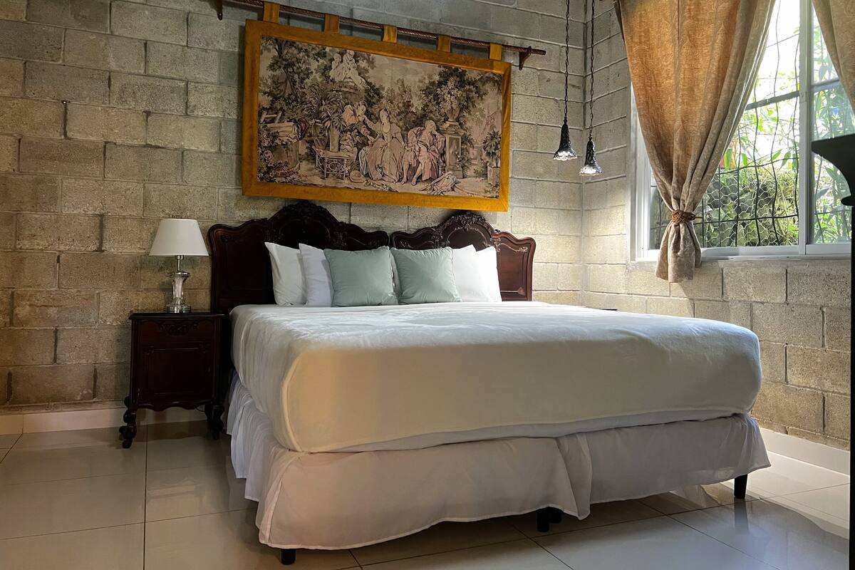Family Studio Suite | In-room safe, desk, laptop workspace, blackout curtains