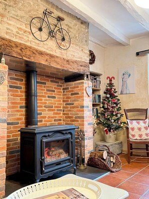 Interior - Rouge Cottage - Two Bedroom Villa, Sleeps 5 (Ladignac-le-Long)