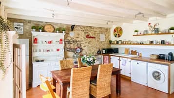 Refrigerador, horno, lavavajillas y periquera