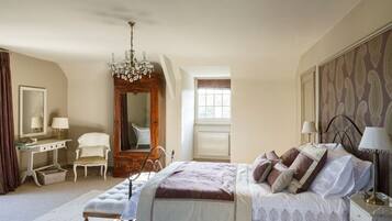 10 bedrooms, iron/ironing board, WiFi, bed sheets