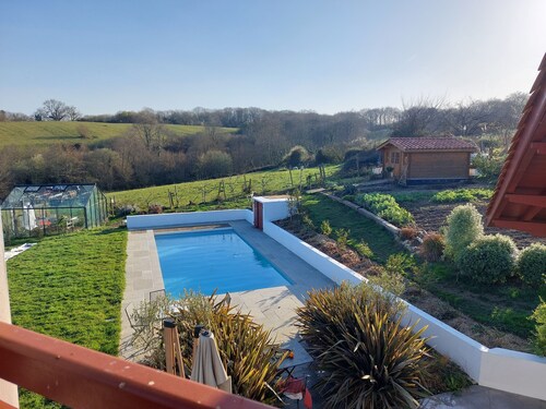 Belle villa basque au calme avec piscine chauffée