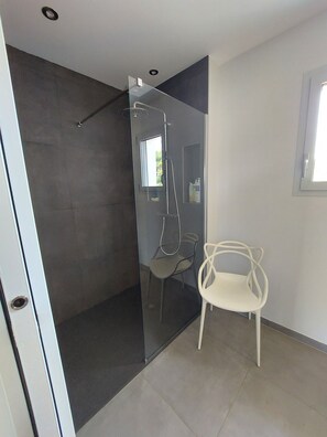 Bathtub, hair dryer, towels, soap