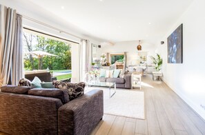 Unclassified image, 4 of 28, button