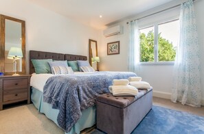 Unclassified image, 5 of 28, button