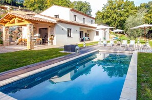 Unclassified image, 2 of 28, button