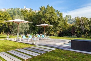 المنطقة المحيطة بالمنشأة