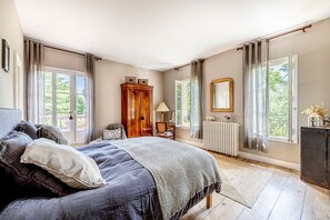 9 chambres, fer et planche à repasser, accès Internet, draps fournis