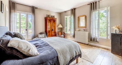 Chateau Les Peintures