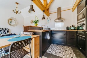 Microwave, oven, dishwasher - Gil’s Workshop - One Bedroom Villa, Sleeps 2 (Vézac)